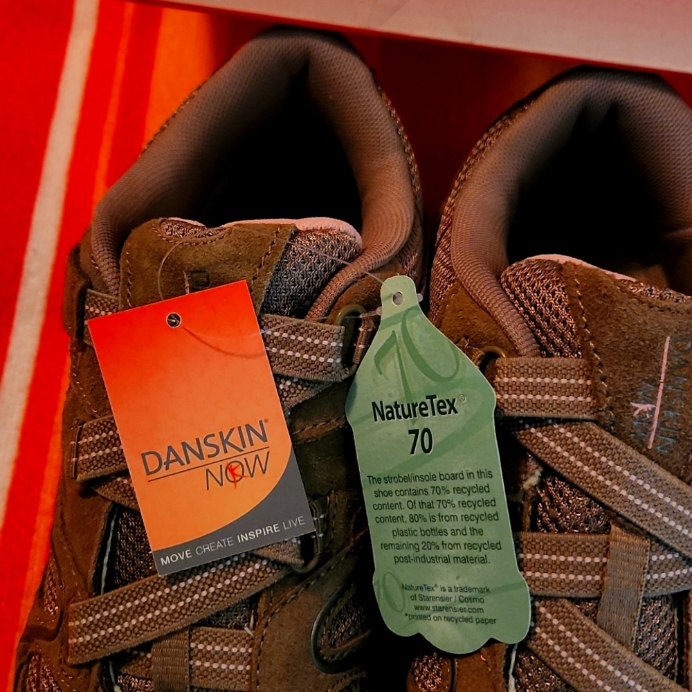 Danskin NOW Atheletics size 8